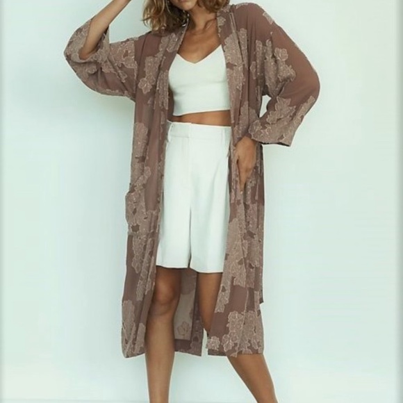 Aritzia durante robe